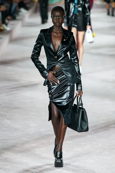 Look 14